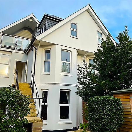 Private Two Bedroom Residence In Southbourne - Private Parking - Off The High Street - Minutes Away From The Beach Борнмут Экстерьер фото