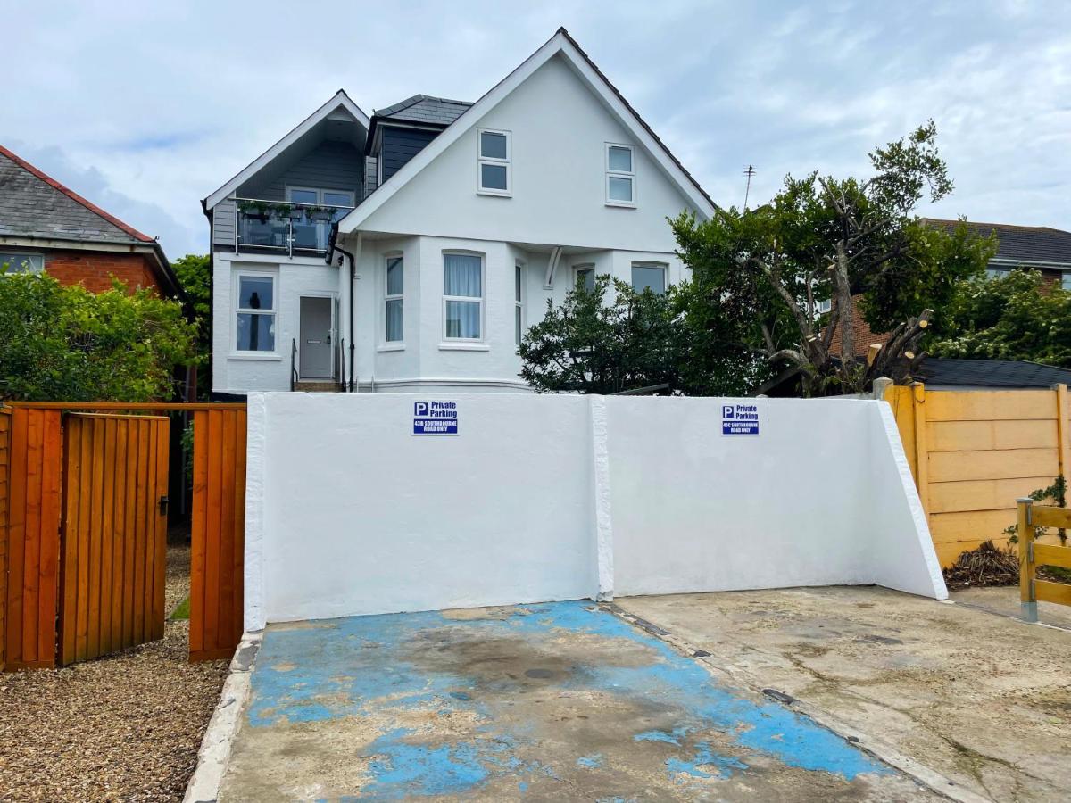 Private Two Bedroom Residence In Southbourne - Private Parking - Off The High Street - Minutes Away From The Beach Борнмут Экстерьер фото