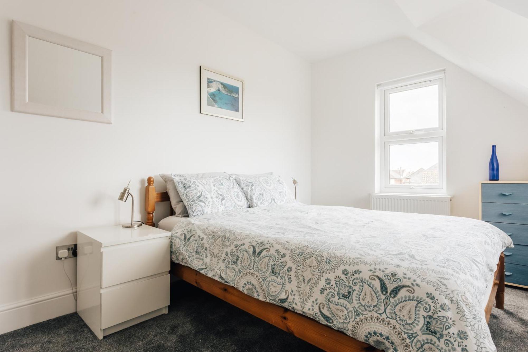 Private Two Bedroom Residence In Southbourne - Private Parking - Off The High Street - Minutes Away From The Beach Борнмут Экстерьер фото