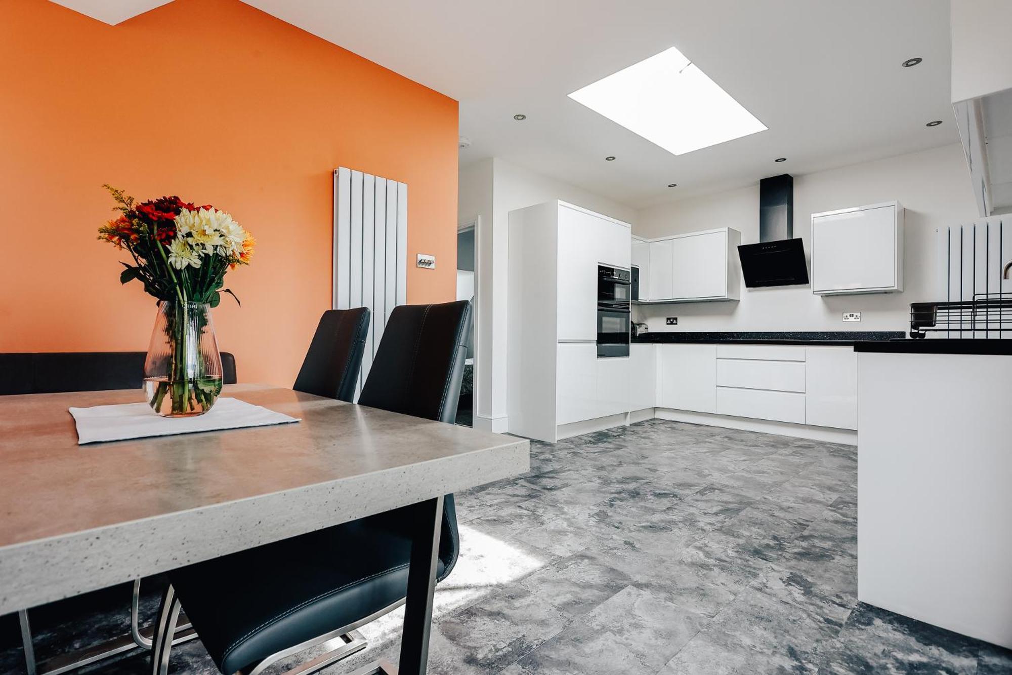 Private Two Bedroom Residence In Southbourne - Private Parking - Off The High Street - Minutes Away From The Beach Борнмут Экстерьер фото