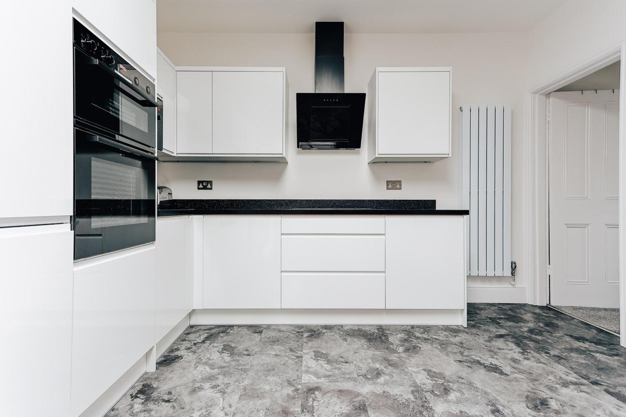 Private Two Bedroom Residence In Southbourne - Private Parking - Off The High Street - Minutes Away From The Beach Борнмут Экстерьер фото