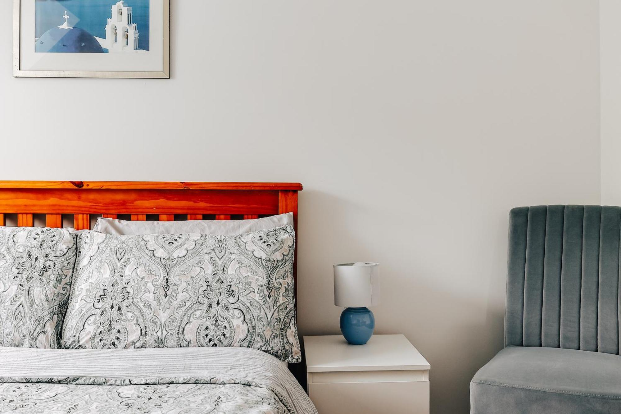 Private Two Bedroom Residence In Southbourne - Private Parking - Off The High Street - Minutes Away From The Beach Борнмут Экстерьер фото