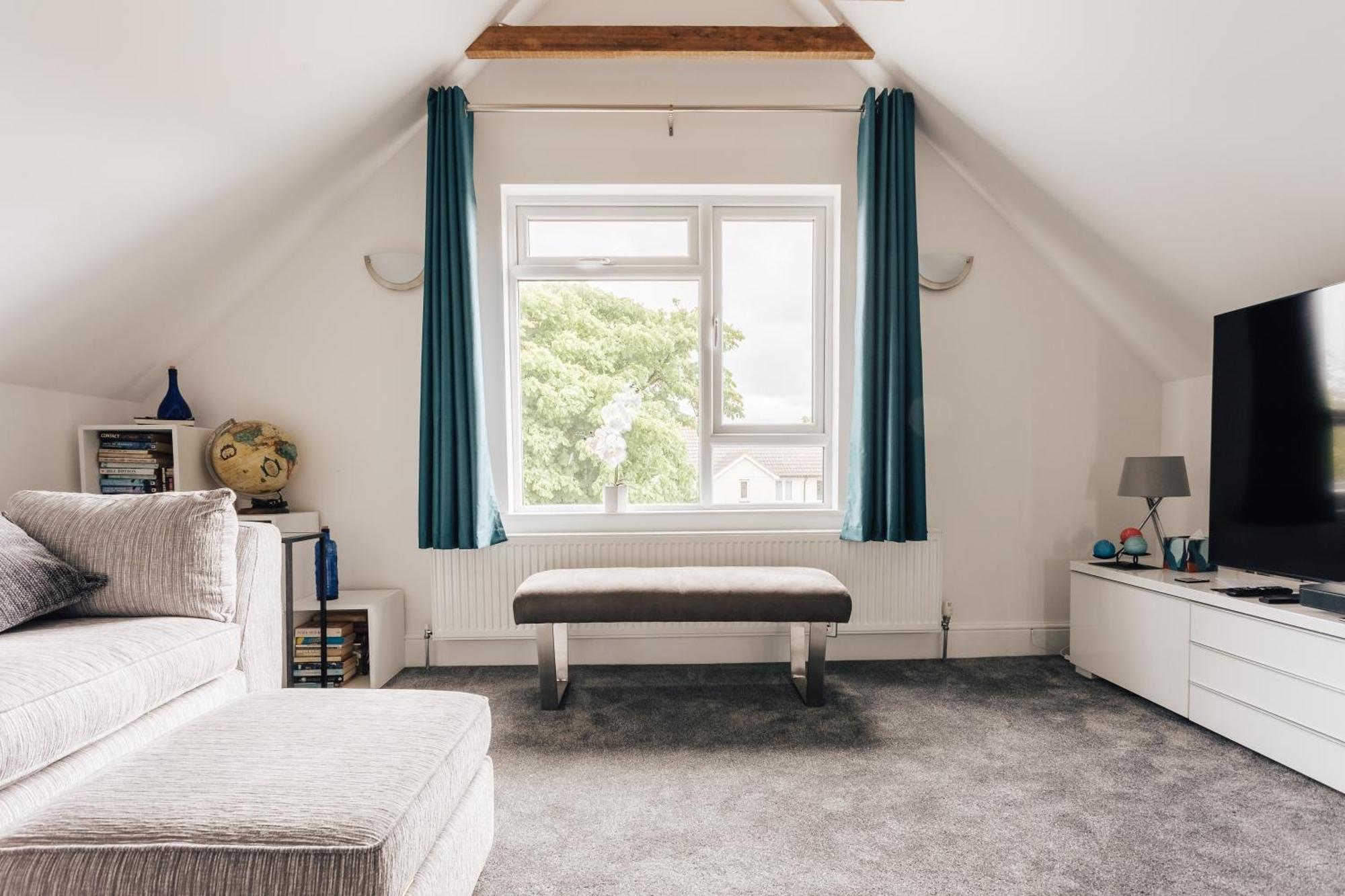 Private Two Bedroom Residence In Southbourne - Private Parking - Off The High Street - Minutes Away From The Beach Борнмут Экстерьер фото