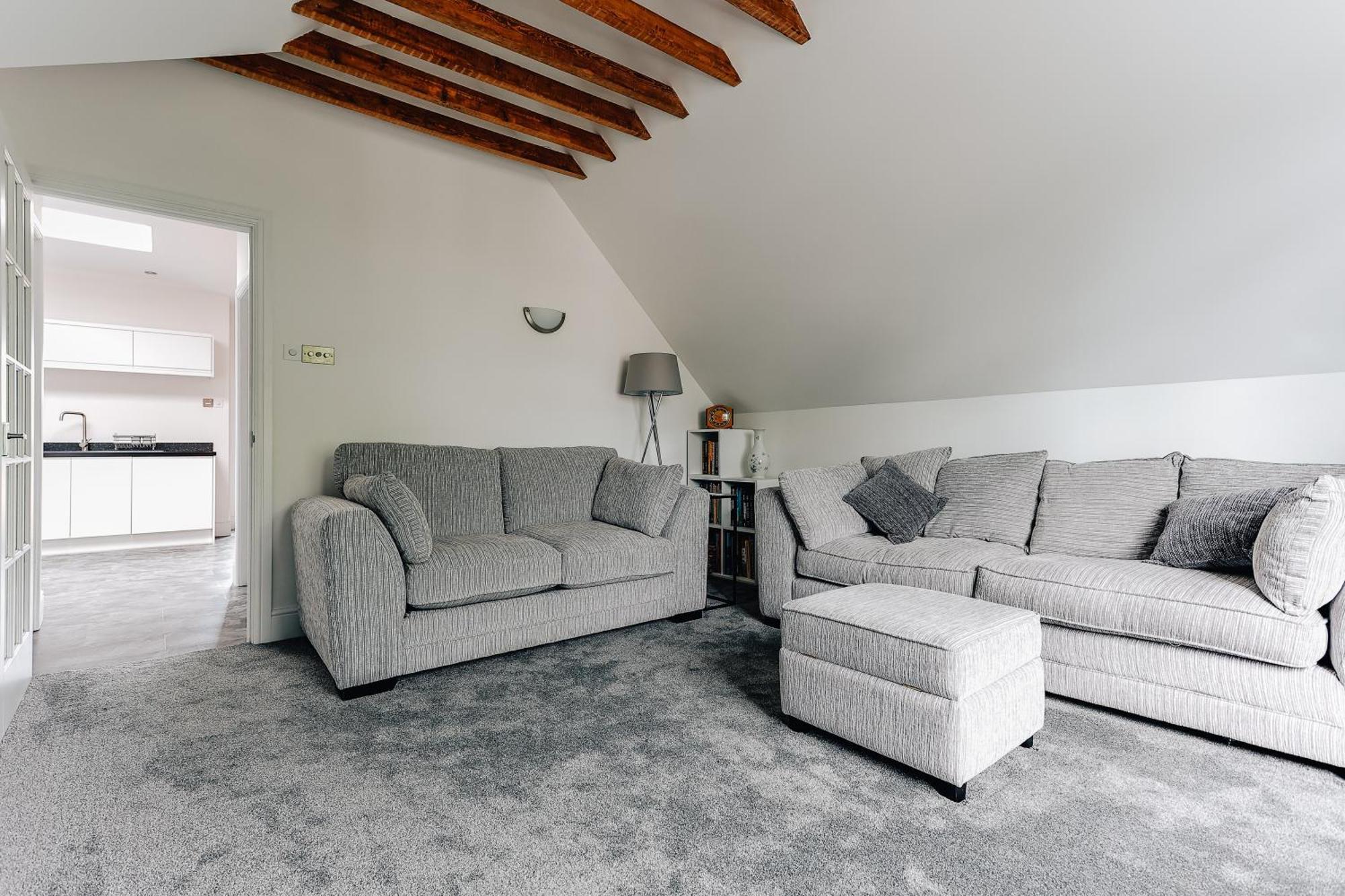 Private Two Bedroom Residence In Southbourne - Private Parking - Off The High Street - Minutes Away From The Beach Борнмут Экстерьер фото